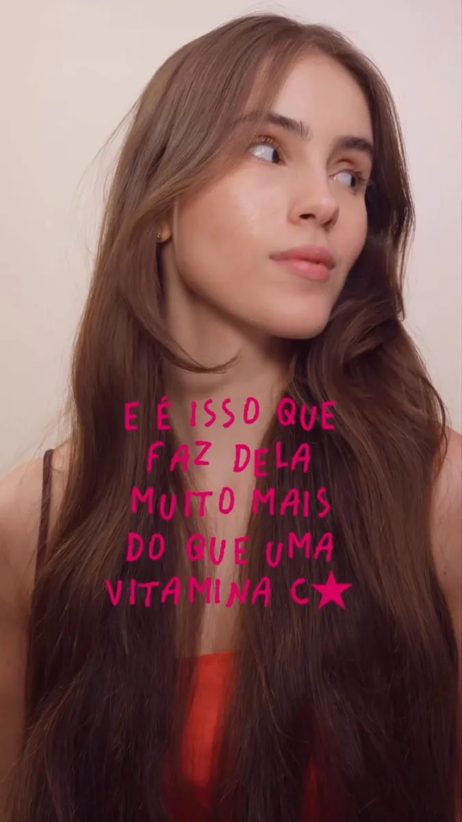Beatriz em um Reel sobre vitamina C e cuidados com a pele