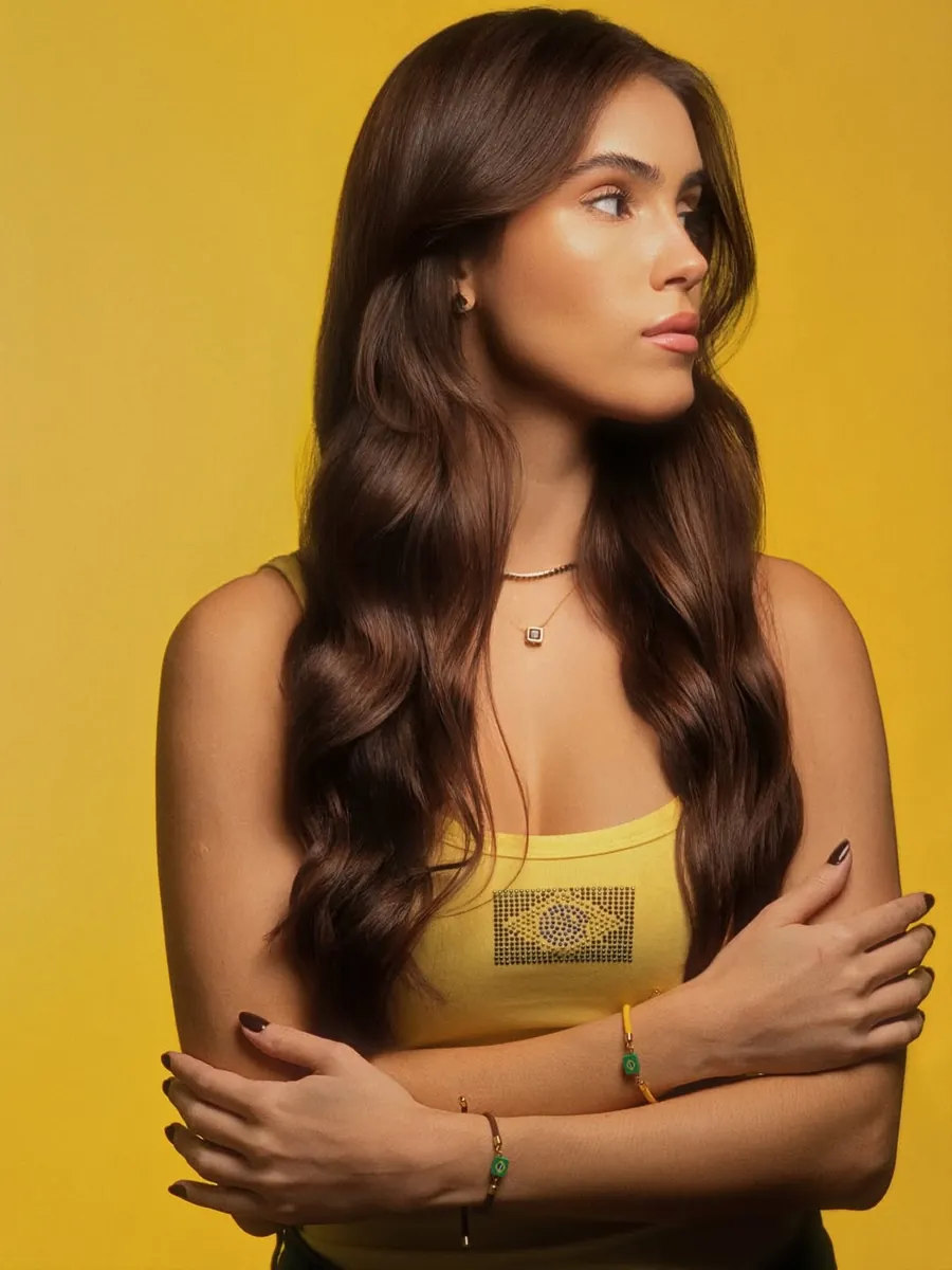 Still de campanha em fundo amarelo